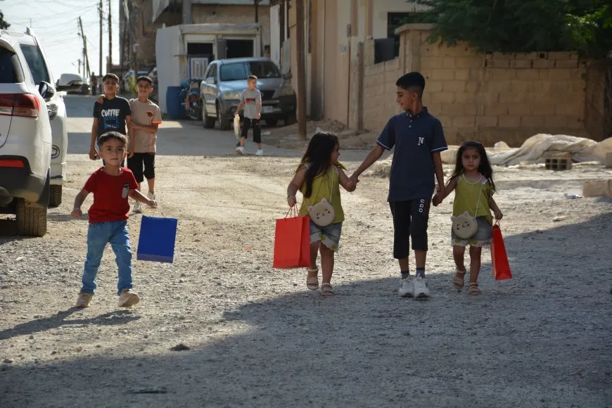 ضحكات وزينة.. مشاهد من فرحة الأطفال بالعيد 