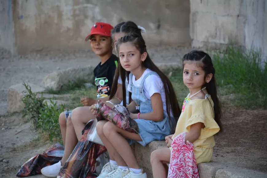 ضحكات وزينة.. مشاهد من فرحة الأطفال بالعيد 