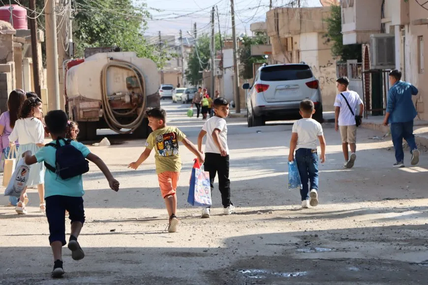 ضحكات وزينة.. مشاهد من فرحة الأطفال بالعيد 