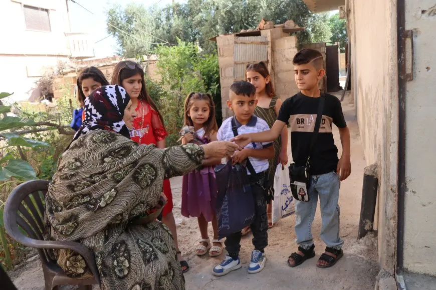 ضحكات وزينة.. مشاهد من فرحة الأطفال بالعيد 