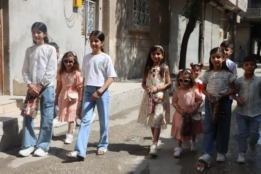 ضحكات وزينة.. مشاهد من فرحة الأطفال بالعيد 