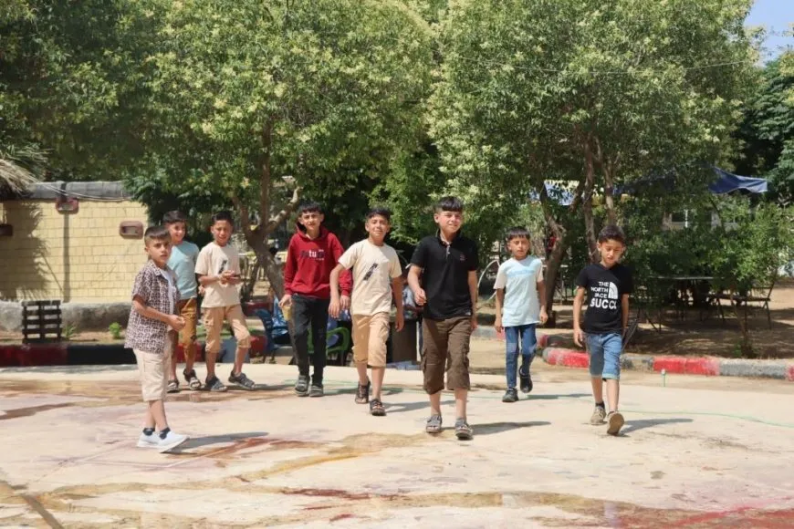 ضحكات وزينة.. مشاهد من فرحة الأطفال بالعيد 