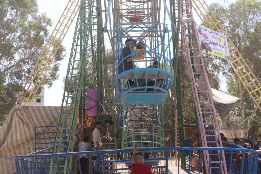 ضحكات وزينة.. مشاهد من فرحة الأطفال بالعيد 