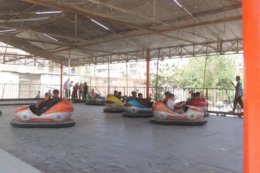 ضحكات وزينة.. مشاهد من فرحة الأطفال بالعيد 