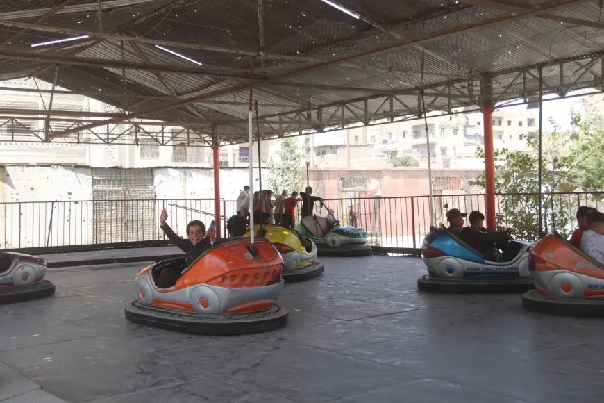 ضحكات وزينة.. مشاهد من فرحة الأطفال بالعيد 