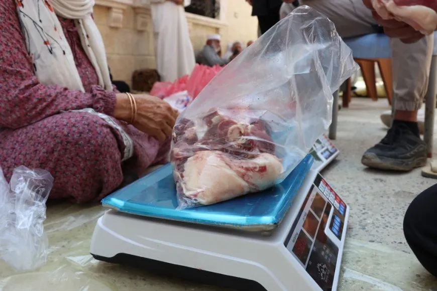 مبادرة كبرى لتوزيع لحوم الأضاحي على مئات الأسر في الطبقة