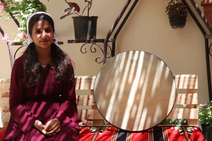 صوت فتيّ يعيد للذاكرة ملامح وطن سُلب من أهله
