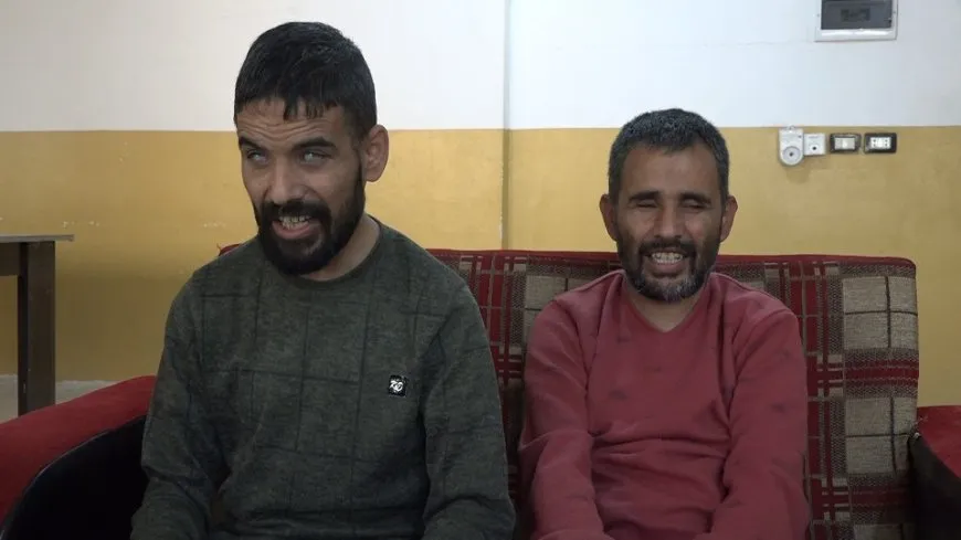 من عفرين إلى الطبقة رحلة فنانَينِ كفيفَينِ حوّلا التهجير إلى نشيد مقاومة