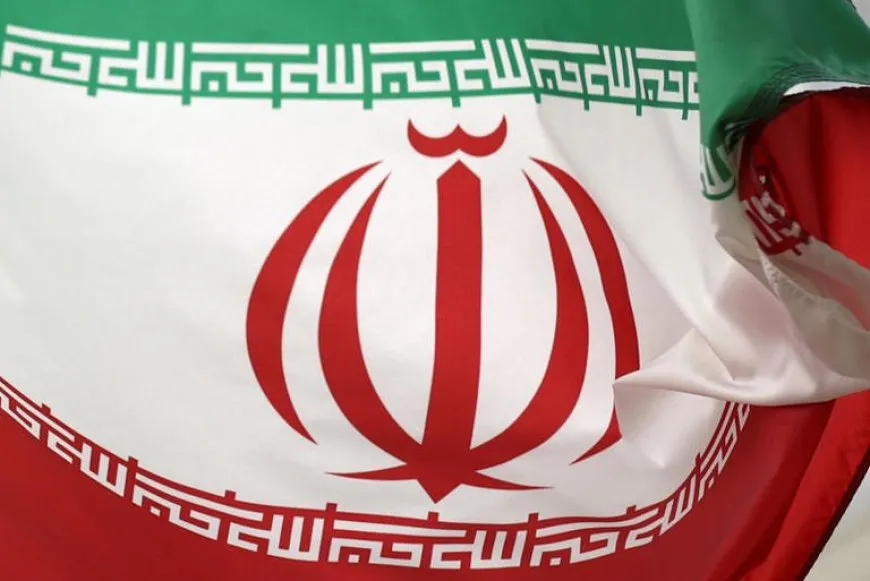 طهران تهدد بضرب القواعد الأمريكية في المنطقة