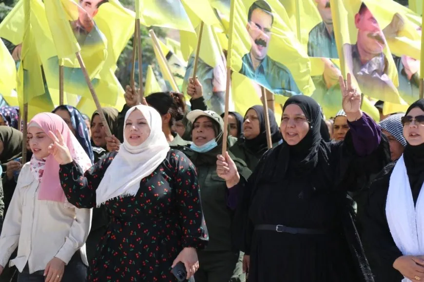 مسيرة في الطبقة للمطالبة بتطبيق السلام الذي يقوده القائد عبد الله أوجلان