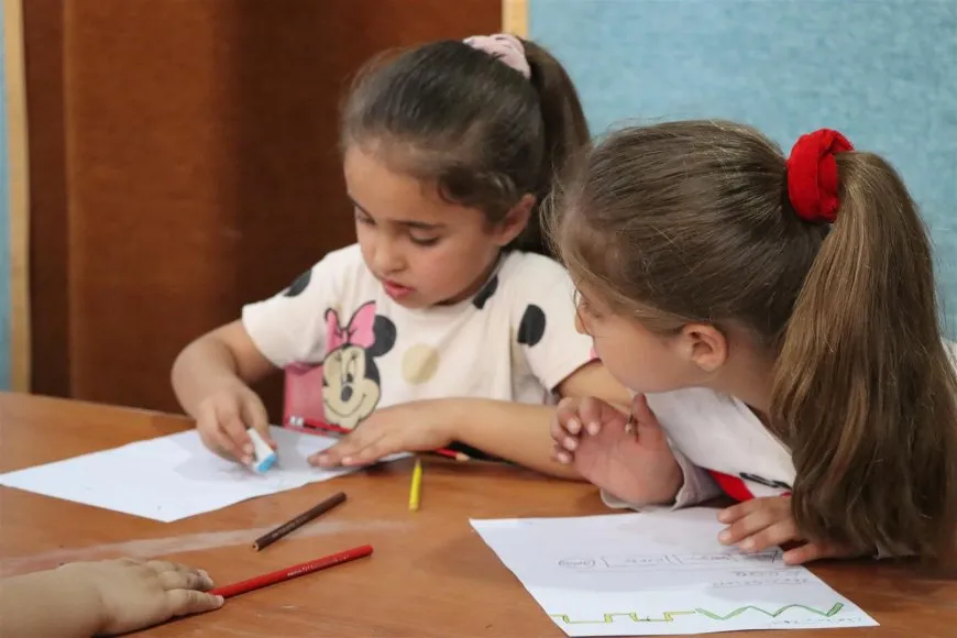 مدرسة فن الصيف تدرّب 200 طفل في مدينة ديرك