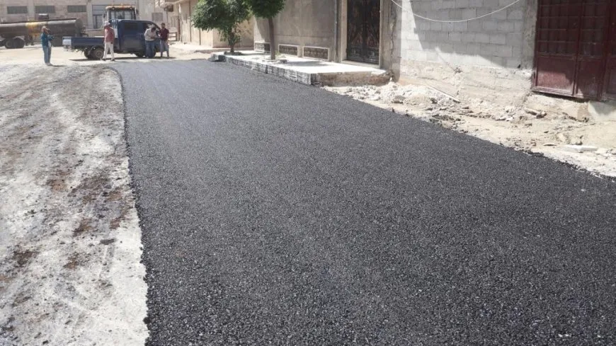 بلدية الشعب في الرقة تباشر مدّ القميص الاسفلتي لشوارع المدينة