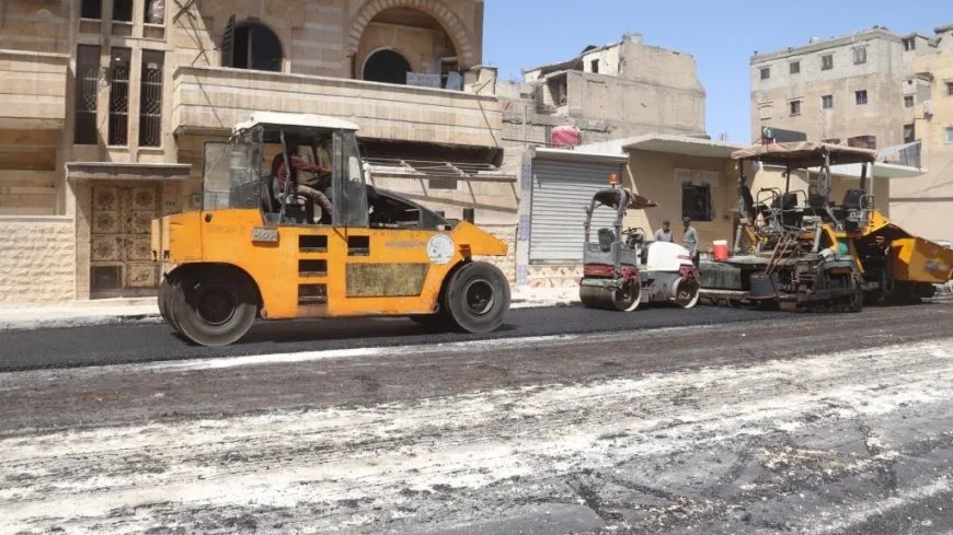 بلدية الشعب في الرقة تباشر مدّ القميص الاسفلتي لشوارع المدينة