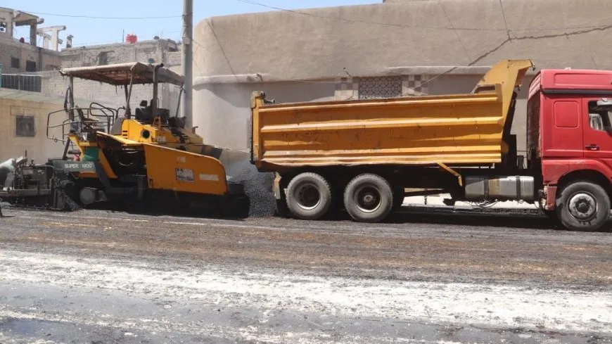 بلدية الشعب في الرقة تباشر مدّ القميص الاسفلتي لشوارع المدينة