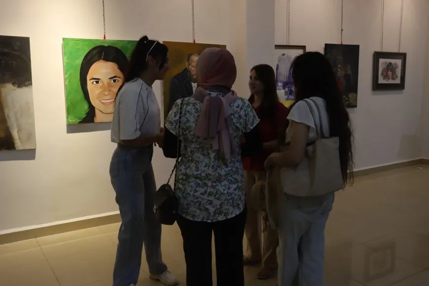 معرض الفن التشكيلي في يومه الثاني: مساحة تنبض بالألوان والذاكرة