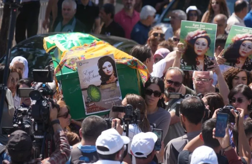 دفن رفات الفنانة الكردية عائشة شان في مسقط رأسها آمد بعد 29 عاماً