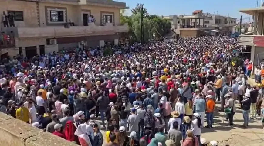 احتجاجات في حمص مطالبة بمحاسبة جناة جرائم القتل والانتهاكات