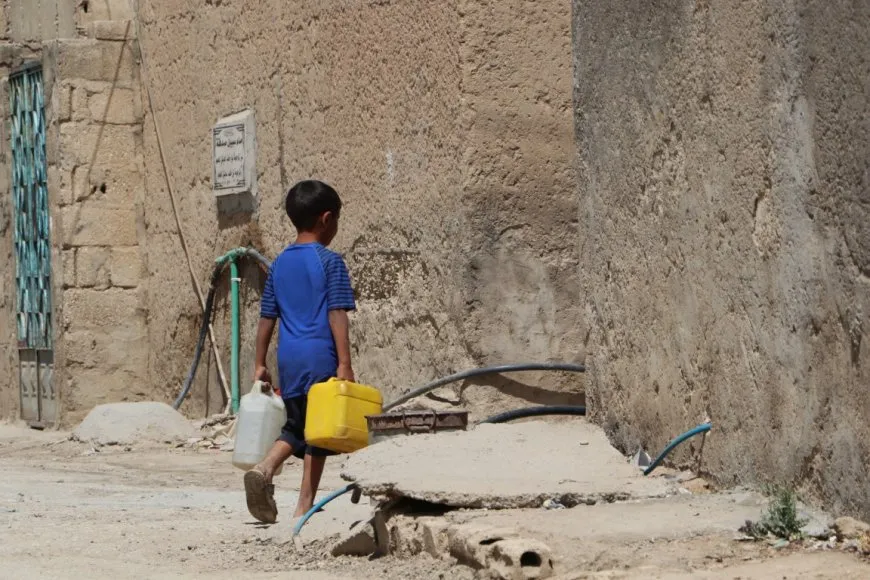 معاناة نساء الحسكة في حمل المياه يومياً