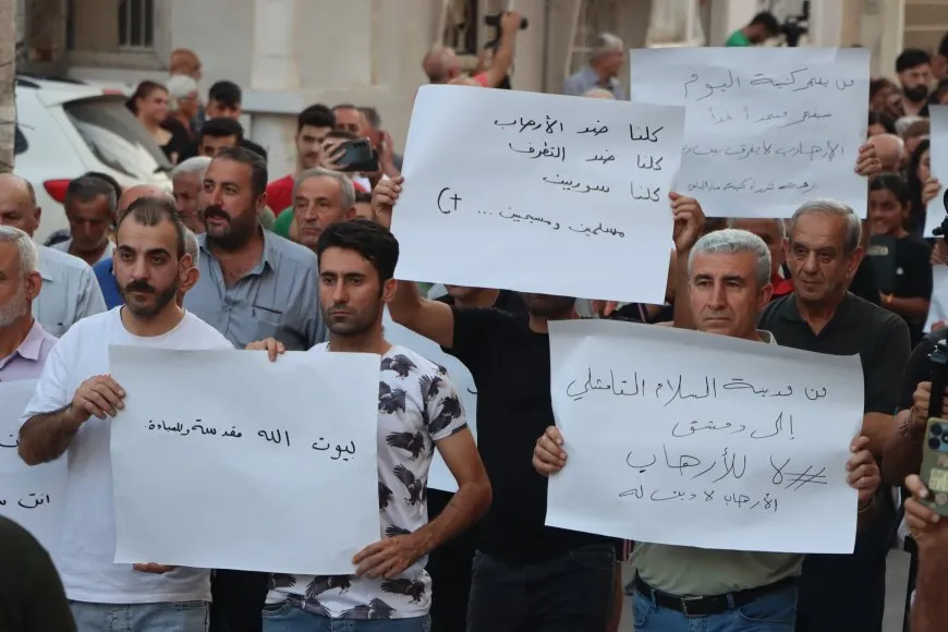 مسيحيو قامشلو يدينون استهداف كنيسة مار إلياس ويؤكدون أن الإدارة الذاتية صمام الأمان لعموم السوريين