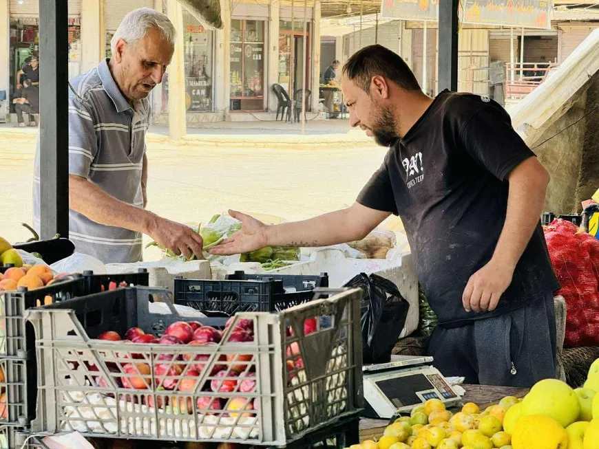 بلدية الشعب في قامشلو تنظم الأسواق وتمنع إشغال الأرصفة