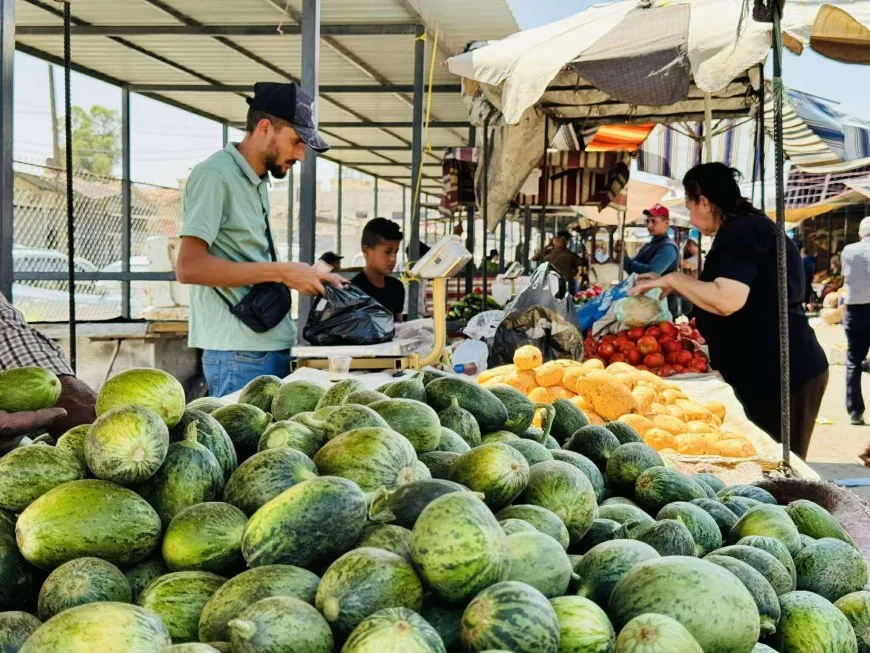 بلدية الشعب في قامشلو تنظم الأسواق وتمنع إشغال الأرصفة