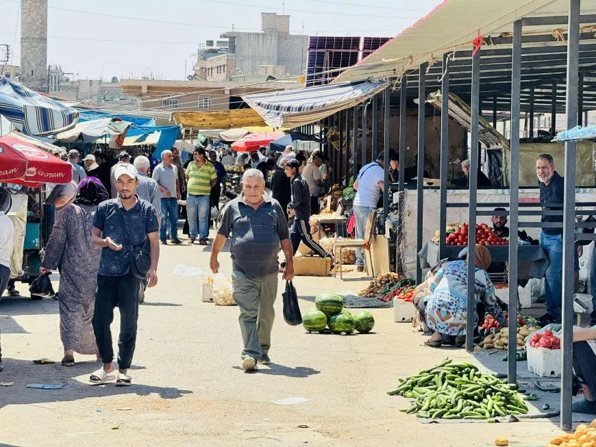 بلدية الشعب في قامشلو تنظم الأسواق وتمنع إشغال الأرصفة