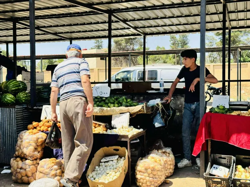 بلدية الشعب في قامشلو تنظم الأسواق وتمنع إشغال الأرصفة