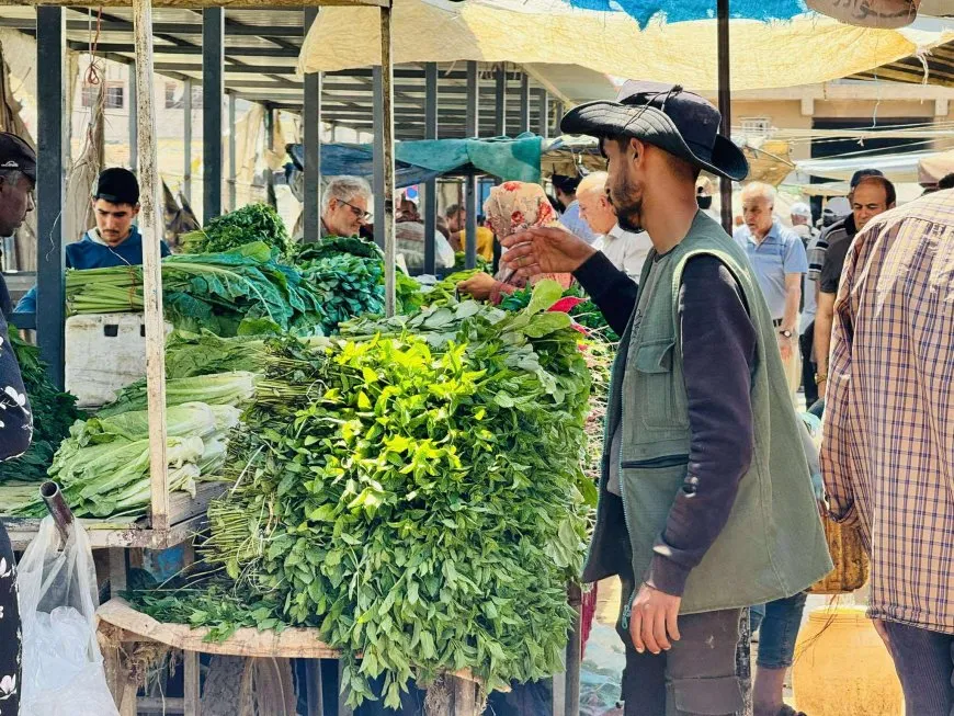 بلدية الشعب في قامشلو تنظم الأسواق وتمنع إشغال الأرصفة