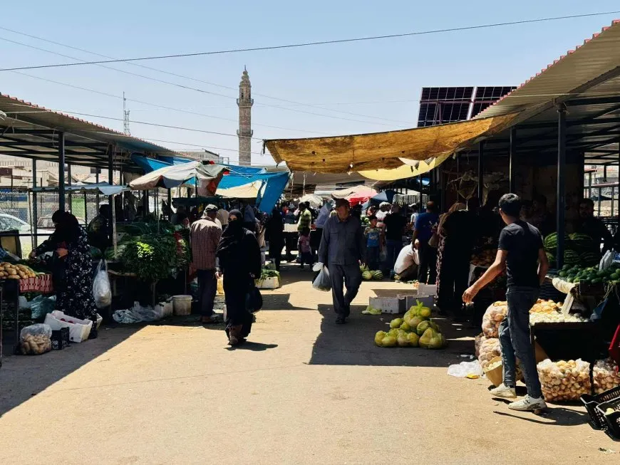 بلدية الشعب في قامشلو تنظم الأسواق وتمنع إشغال الأرصفة