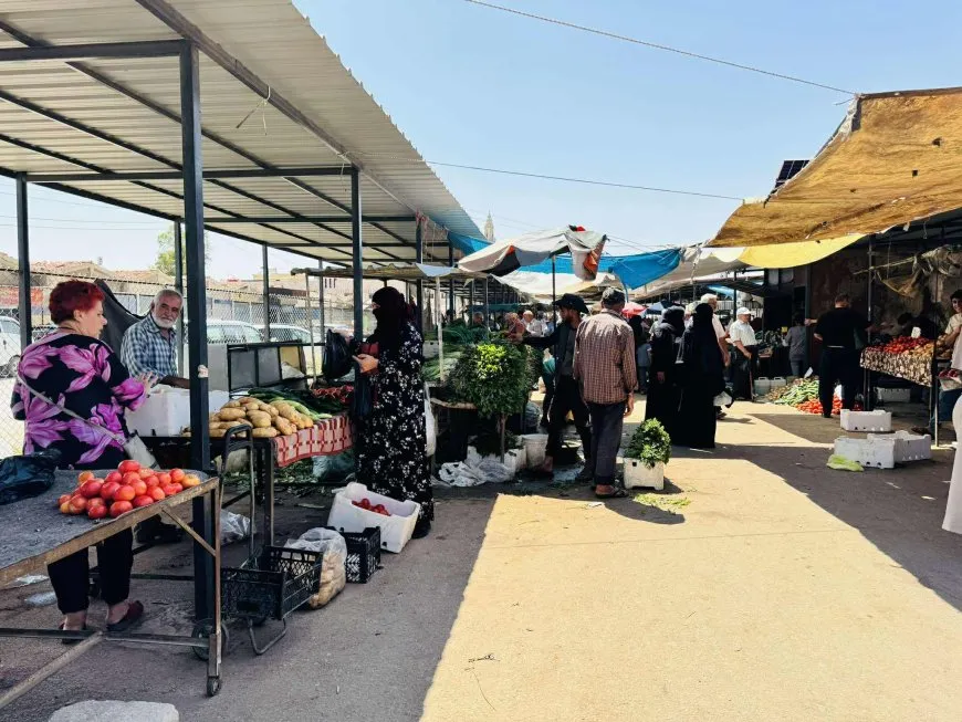 بلدية الشعب في قامشلو تنظم الأسواق وتمنع إشغال الأرصفة