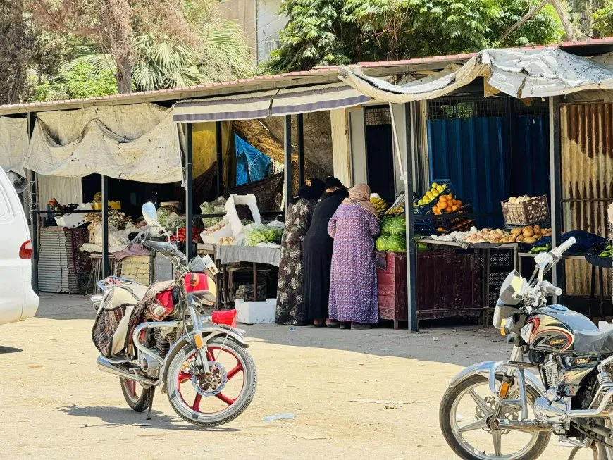 بلدية الشعب في قامشلو تنظم الأسواق وتمنع إشغال الأرصفة