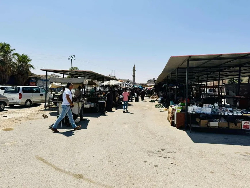 بلدية الشعب في قامشلو تنظم الأسواق وتمنع إشغال الأرصفة
