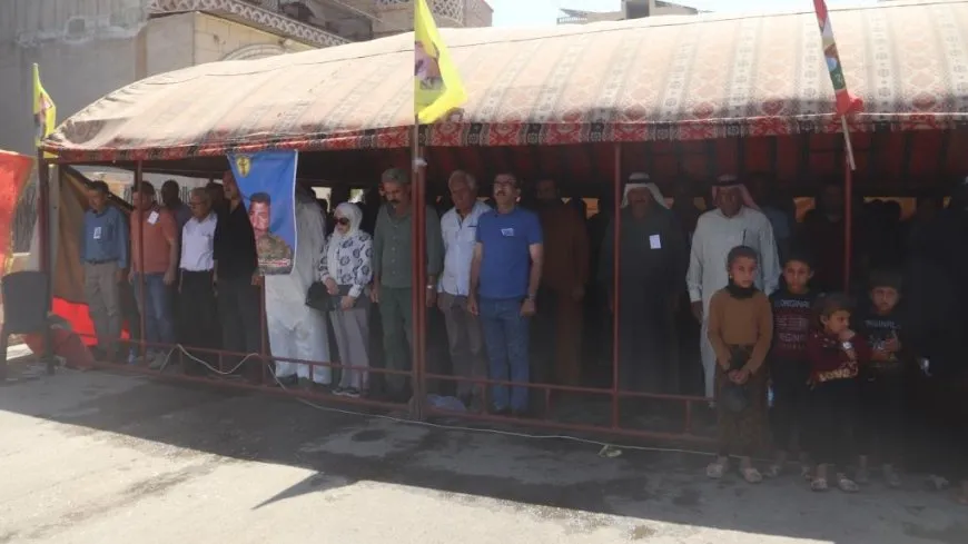تقديم واجب العزاء لذوي مقاتل قسد سلطان ذياب الحمود في الرقة