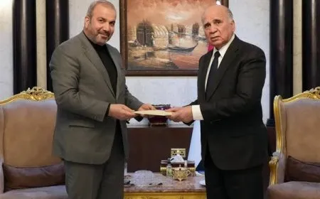 وزير الخارجية العراقي يتسلم رسالة خطية من نظيره الإيراني