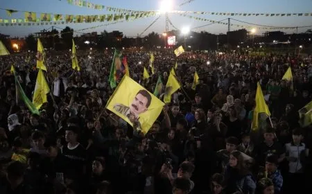 أهالي عامودا يطالبون بلقاء القائد عبد الله أوجلان