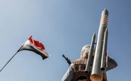 الحوثيون يعلنون استهداف منشآت إسرائيلية