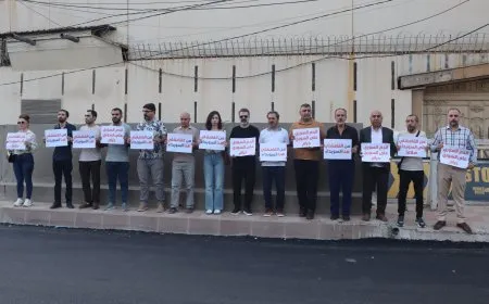 وقفة تضامنية في قامشلو ضد العنف والقتل في السويداء