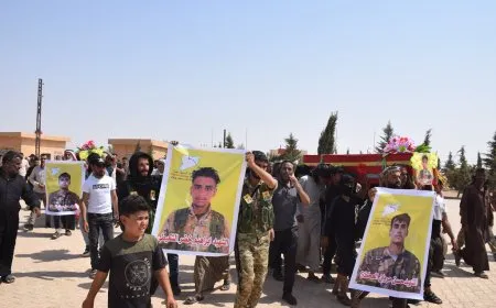 أهالي الشدادي يشيّعون جثمانَي شهيدَين من قوات سوريا الديمقراطية