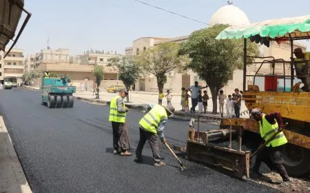 انطلاق أعمال مدّ المجبول الإسفلتي في مدينة الطبقة