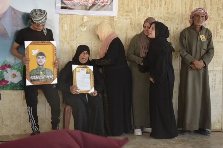 أهالي الحسكة يودعون جثمان مقاتل قسد علي الخلف بمراسم مهيبة