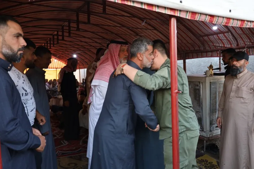 قوى الأمن الداخلي تقدم واجب العزاء لذوي الطفل "علي العوني" في الرقة