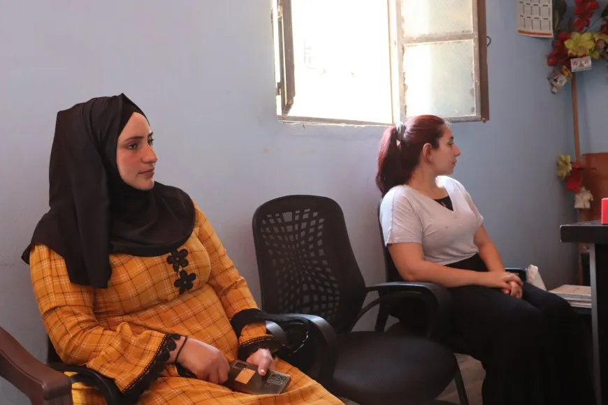 عضوات وأعضاء الإدارة الذاتية يشاركون في عمل الكومينات 