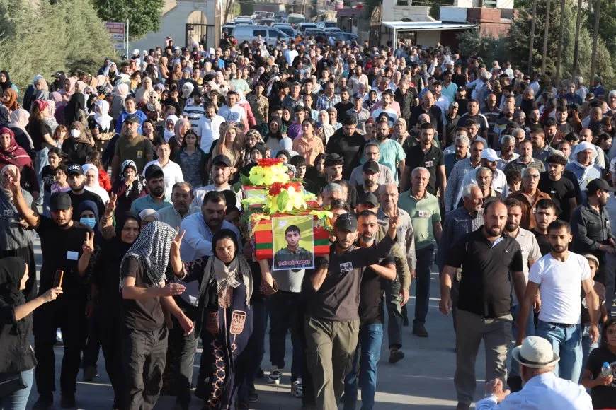 مدينة قامشلو تودع المقاتل في قوات سوريا الديمقراطية الشهيد عكيد تكوشر