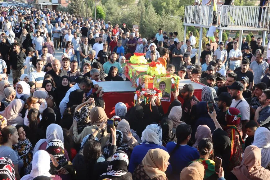 مدينة قامشلو تودع المقاتل في قوات سوريا الديمقراطية الشهيد عكيد تكوشر