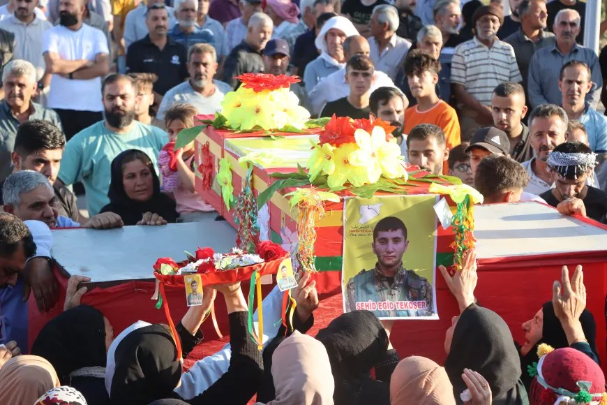 مدينة قامشلو تودع المقاتل في قوات سوريا الديمقراطية الشهيد عكيد تكوشر