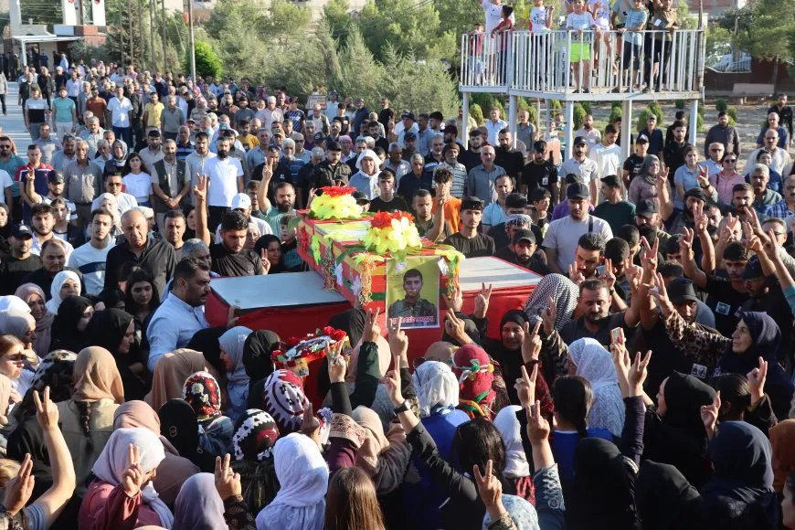مدينة قامشلو تودع المقاتل في قوات سوريا الديمقراطية الشهيد عكيد تكوشر