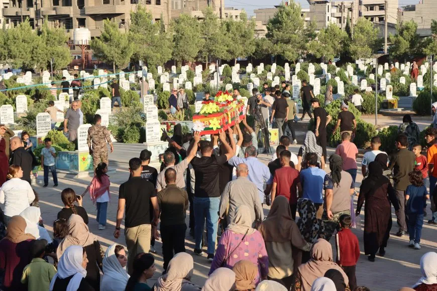 مدينة قامشلو تودع المقاتل في قوات سوريا الديمقراطية الشهيد عكيد تكوشر