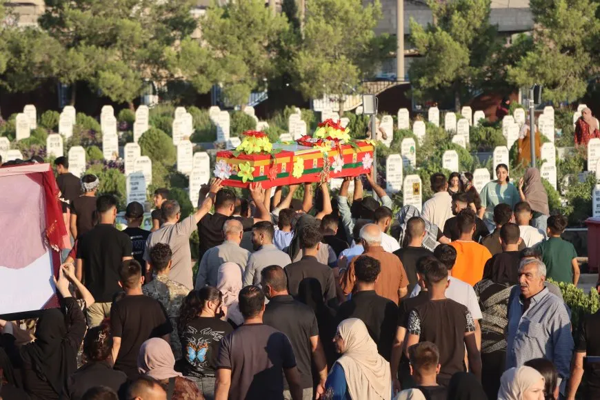 مدينة قامشلو تودع المقاتل في قوات سوريا الديمقراطية الشهيد عكيد تكوشر