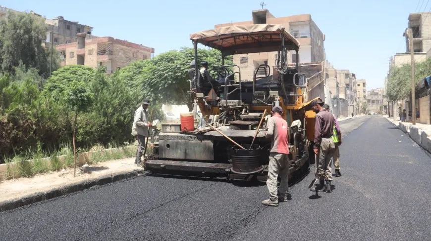 استمرار أعمال تعبيد الطرق في مقاطعة الرقة 
