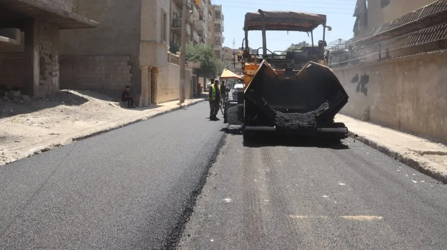 استمرار أعمال تعبيد الطرق في مقاطعة الرقة 